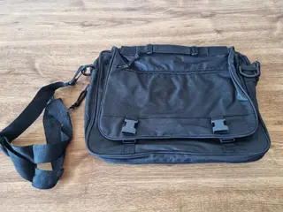 RM 183 Taška na notebook 67 kusů
