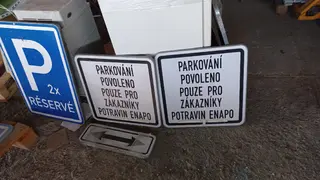 RM 198 Dopravní značky