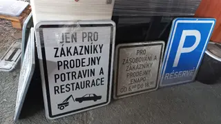 RM 198 Dopravní značky
