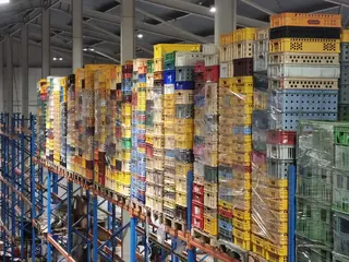 RM 32 Plastové přepravky, cca 1 000 ks