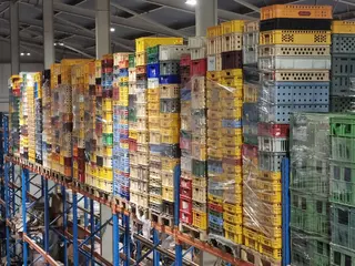 RM 32 Plastové přepravky, cca 1 000 ks