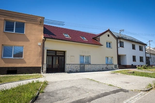 Rodinný dům s velkou zahradou v obci Roštění