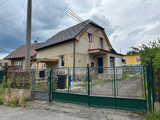 RD se zahradou Meziměstí u Hradce Králové 