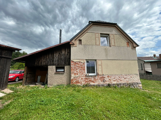 RD se zahradou Meziměstí u Hradce Králové 