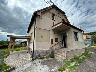 RD se zahradou Meziměstí u Hradce Králové 