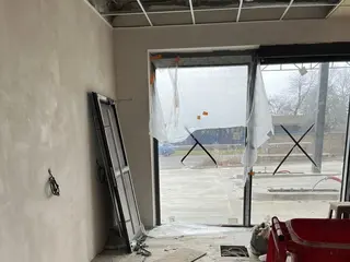 Rozestavěná čerpací stanice PHM s pozemky Letňany, ulice Beranových, Praha