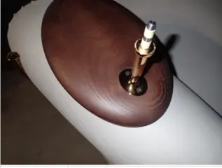 Šedé kožené křeslo Poltrona Frau 2019