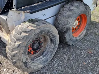 ROLUC s.r.o. 05 - Smykem řízený nakladač Bobcat 741