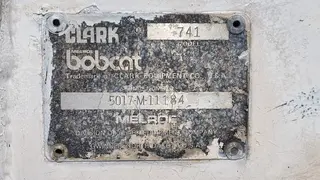 ROLUC s.r.o. 05 - Smykem řízený nakladač Bobcat 741