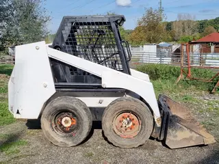 ROLUC s.r.o. 05 - Smykem řízený nakladač Bobcat 741