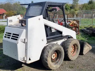 ROLUC s.r.o. 05 - Smykem řízený nakladač Bobcat 741