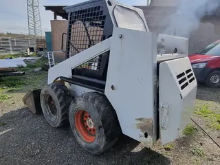 ROLUC s.r.o. 05 - Smykem řízený nakladač Bobcat 741