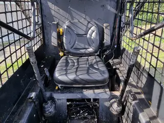 ROLUC s.r.o. 05 - Smykem řízený nakladač Bobcat 741