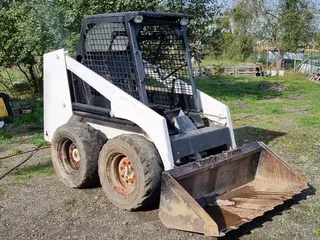 ROLUC s.r.o. 05 - Smykem řízený nakladač Bobcat 741