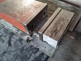 INTORA 10. Soubor 3 ks strojních svěráků
