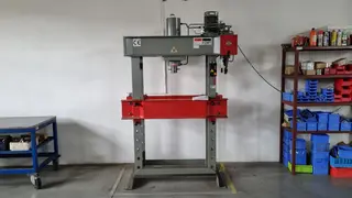 MBB Technik 08 - Soubor movitých věcí a drobného majetku  