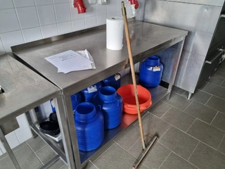 RC 23 Soubor nerezového kuchyňského nábytku cca 8 kusů