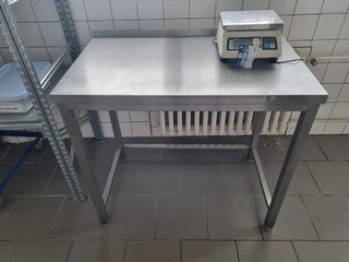 RC 23 Soubor nerezového kuchyňského nábytku cca 8 kusů