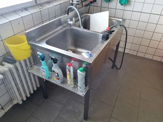 RC 23 Soubor nerezového kuchyňského nábytku cca 8 kusů
