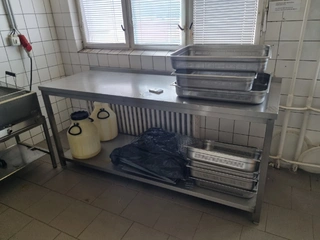 RC 23 Soubor nerezového kuchyňského nábytku cca 8 kusů