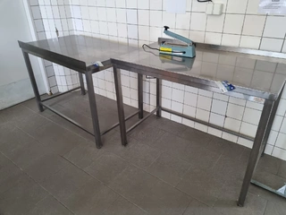 RC 23 Soubor nerezového kuchyňského nábytku cca 8 kusů