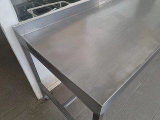 RC 23 Soubor nerezového kuchyňského nábytku cca 8 kusů