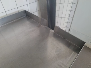 RC 23 Soubor nerezového kuchyňského nábytku cca 8 kusů