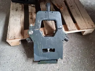 INTORA 02. Soustruh hrotový Trens SN 500SA/1500