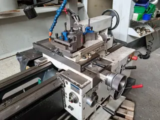 INTORA 02. Soustruh hrotový Trens SN 500SA/1500