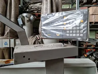 INTORA 02. Soustruh hrotový Trens SN 500SA/1500
