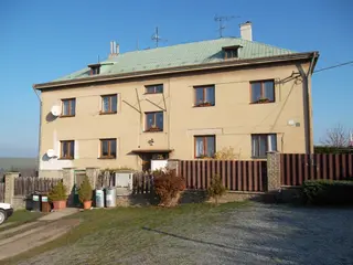 Spoluvl. podíl 82/292 budova Zvoleněves, okres Kladno