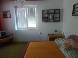 Spoluvl. podíly id. 3/8 RD a id.1/2 pozemku Brno-k.ú.Líšeň