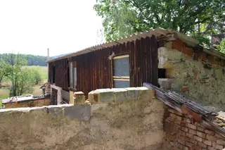 Spoluvlastnický podíl 6/12 na pozemku a stavbě v k.ú. Holany - SSČK