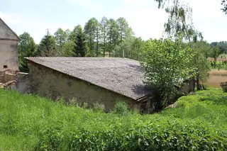 Spoluvlastnický podíl 6/12 na pozemku a stavbě v k.ú. Holany - SSČK