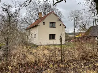 Spoluvlastnický podíl  id.1/4 na RD Bratkovice s pozemky 13.651 m2