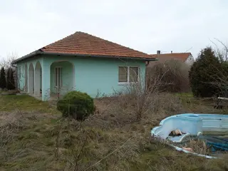 Spoluvlastnický podíl id. 2/3 rodinného domu Zálezlice, okres Mělník 