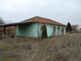 Spoluvlastnický podíl id. 2/3 rodinného domu Zálezlice, okres Mělník 