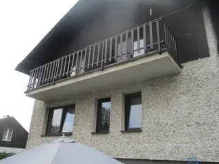 Spoluvlastnický podíl ve výši id. 1/2 na RD Horní Radechová a id. 2/24 na pozemku  Nesvačily u Bystřice    
