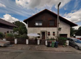 Spoluvlastnický podíl ve výši id. 1/2 na RD Horní Radechová a id. 2/24 na pozemku  Nesvačily u Bystřice    