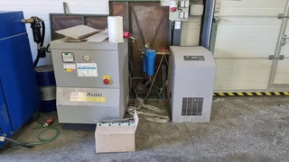 NIKI 12 - Šroubový kompresor Schneider Air-Master AM15-10B, se sušičkou Donaldson Filtration