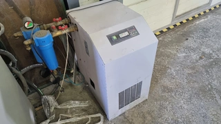 NIKI 12 - Šroubový kompresor Schneider Air-Master AM15-10B, se sušičkou Donaldson Filtration