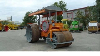 Statický válec HAMM (oranžový)