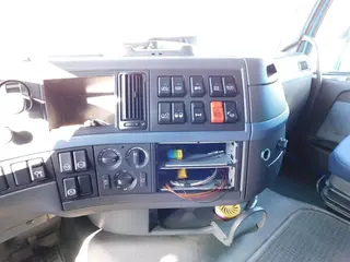 Tahač návěsů VOLVO 2 - AUTOTRANS PETROL s.r.o.
