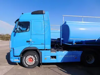 Tahač návěsů VOLVO - AUTOTRANS PETROL s.r.o.