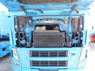 Tahač návěsů VOLVO - AUTOTRANS PETROL s.r.o.