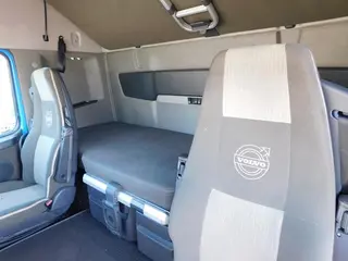 Tahač návěsů VOLVO - AUTOTRANS PETROL s.r.o.