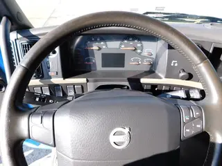Tahač návěsů VOLVO - AUTOTRANS PETROL s.r.o.