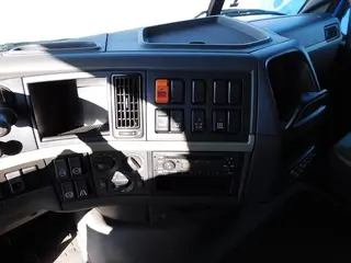 Tahač návěsů VOLVO - AUTOTRANS PETROL s.r.o.