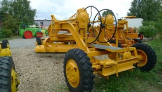 Tažný grejdr D205