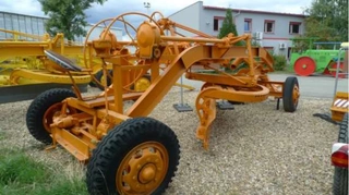 Tažný grejdr D20BM
